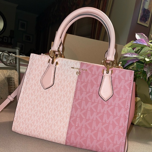 Michael Kors Handbags - Michael Kors Pink hand bag
